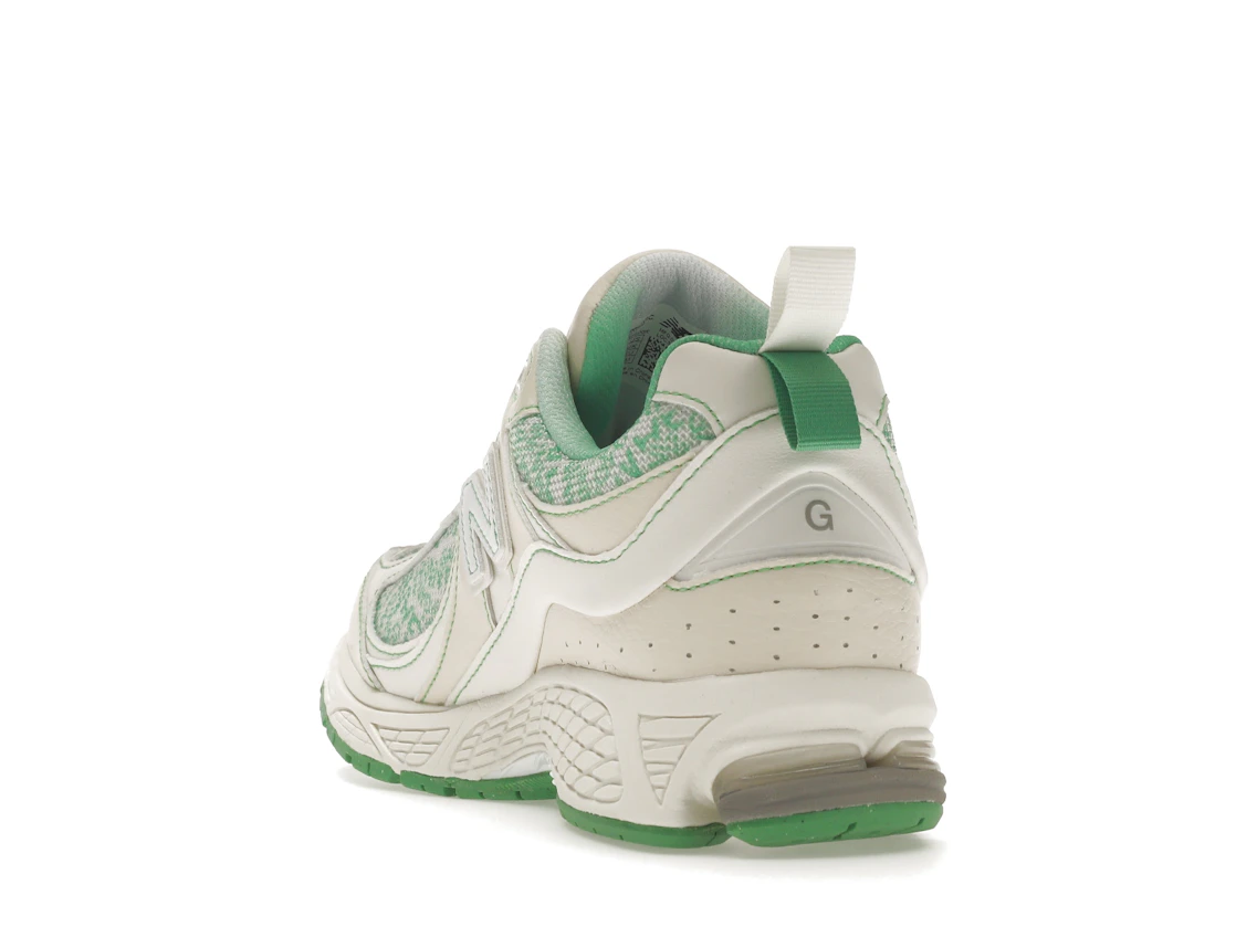 Vue 26 de New Balance 2002R GANNI Turtledove