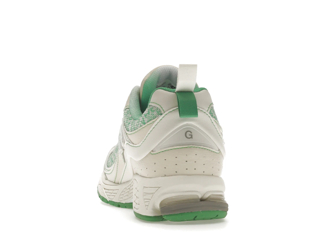 Vue 27 de New Balance 2002R GANNI Turtledove