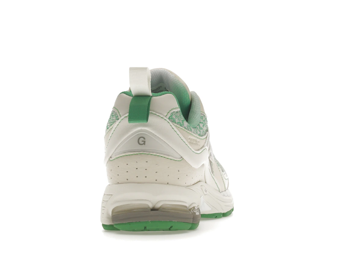 Vue 29 de New Balance 2002R GANNI Turtledove