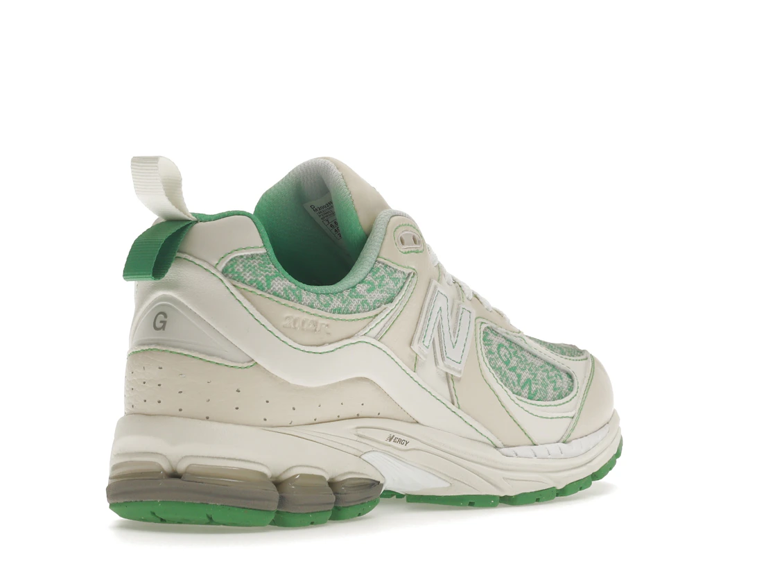 Vue 32 de New Balance 2002R GANNI Turtledove