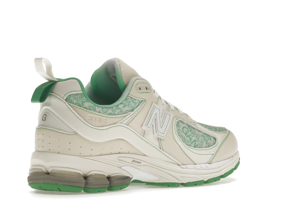 Vue 33 de New Balance 2002R GANNI Turtledove