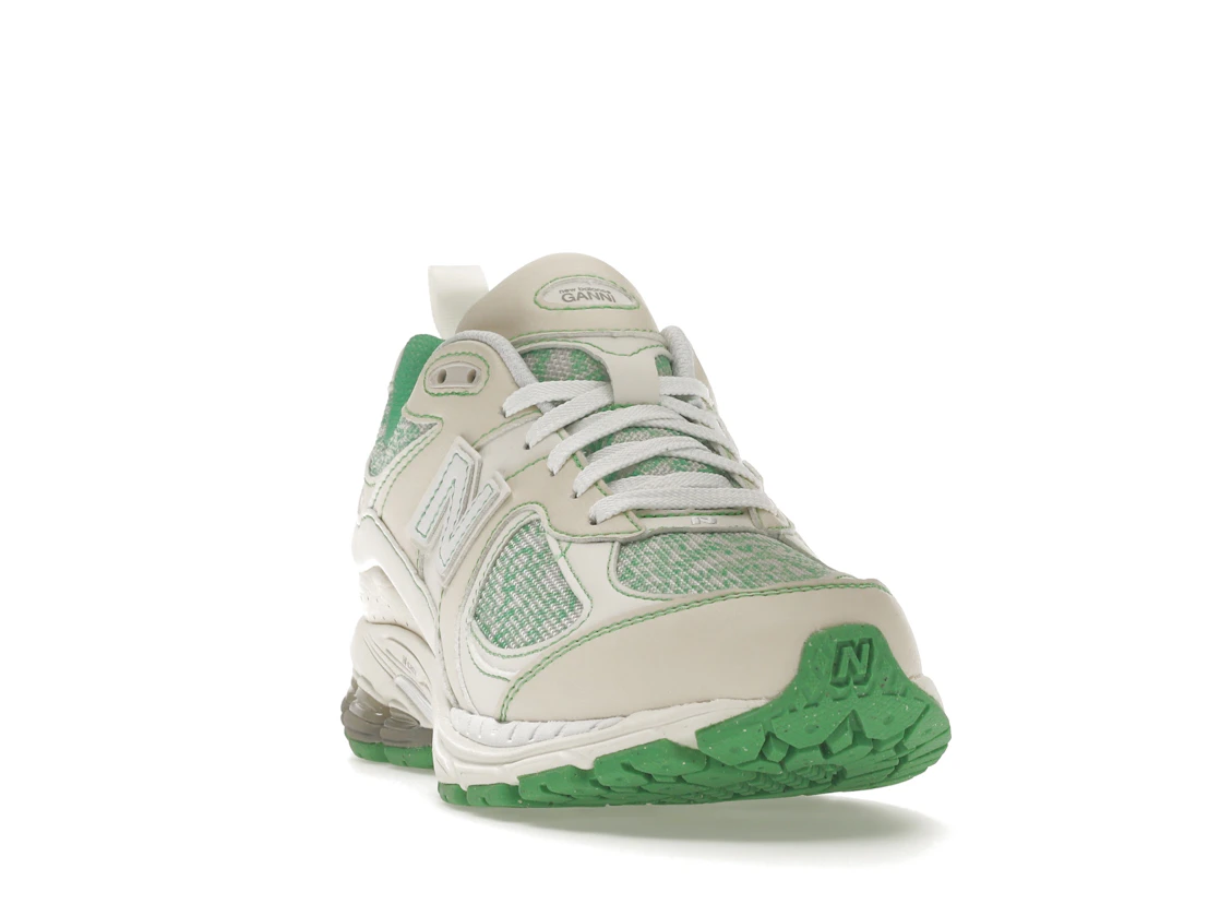 Vue 8 de New Balance 2002R GANNI Turtledove