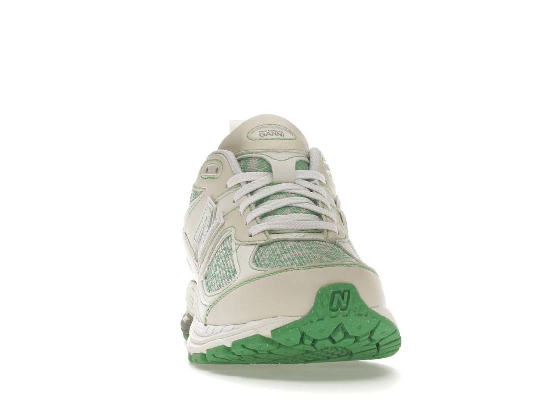 Vue 9 de New Balance 2002R GANNI Turtledove