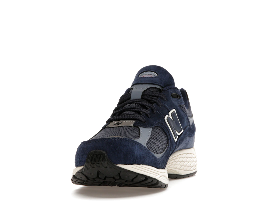 Vue 12 de New Balance 2002R Gore-Tex Navy Arctic Grey