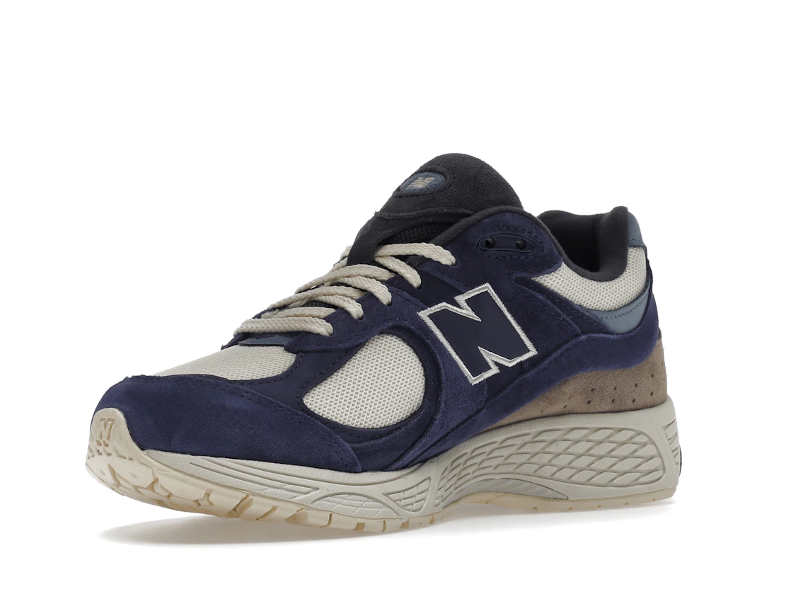 Vue 15 de New Balance 2002R Light Cream Purple