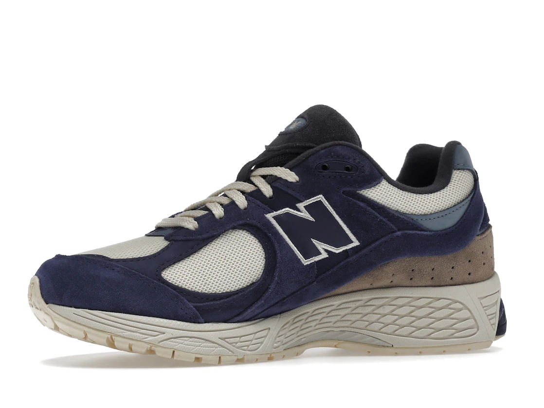 Vue 17 de New Balance 2002R Light Cream Purple