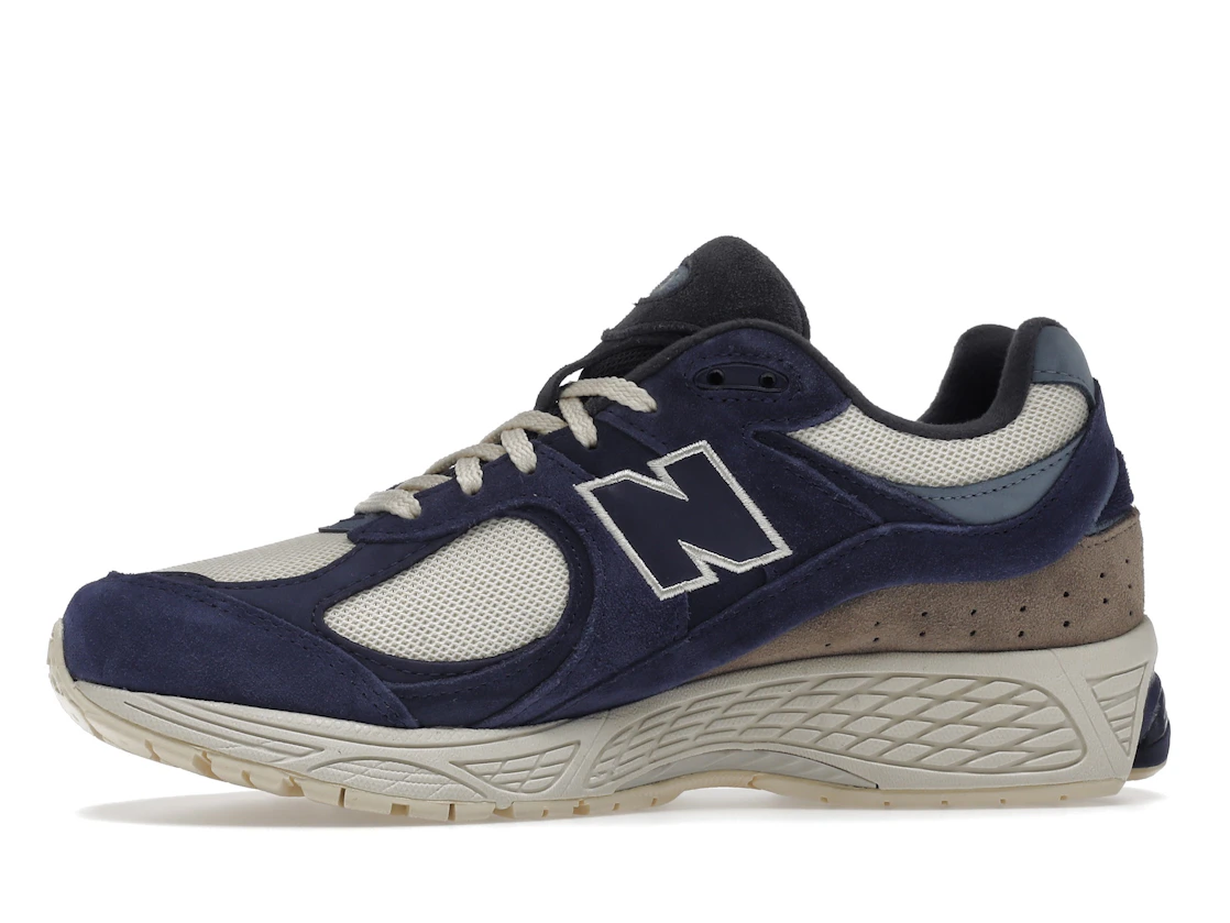 Vue 18 de New Balance 2002R Light Cream Purple