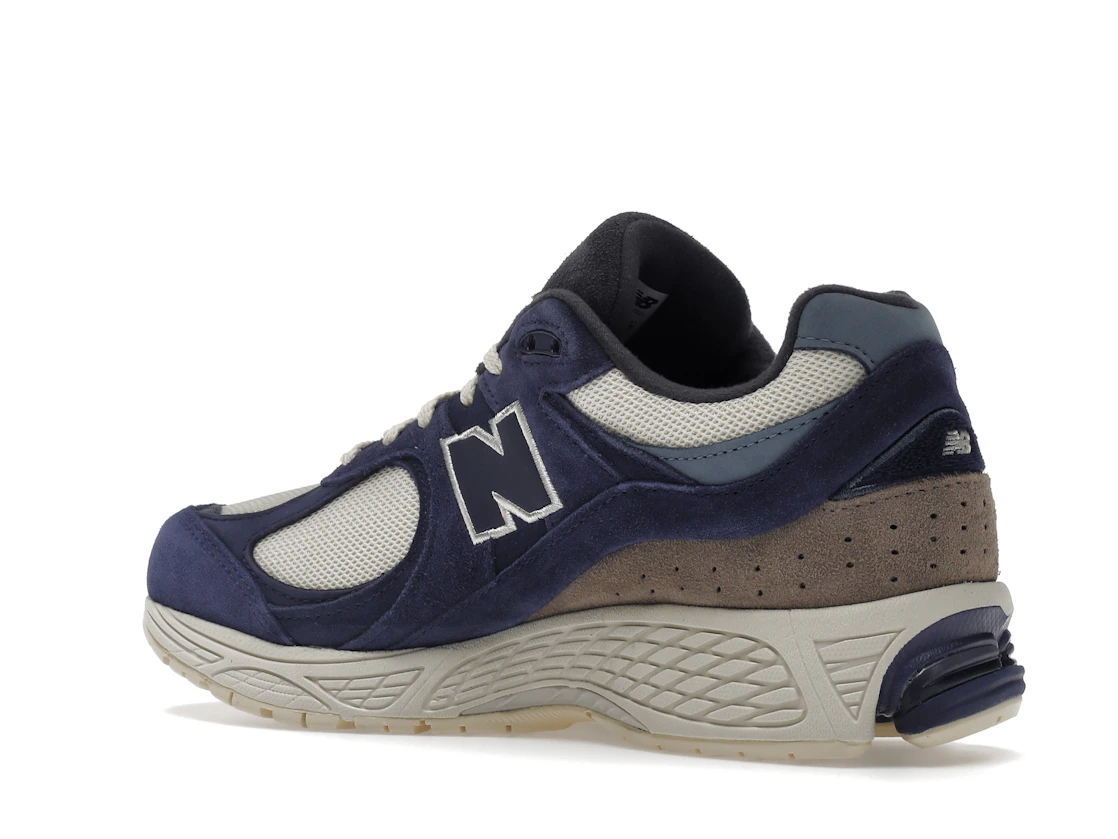 Vue 23 de New Balance 2002R Light Cream Purple