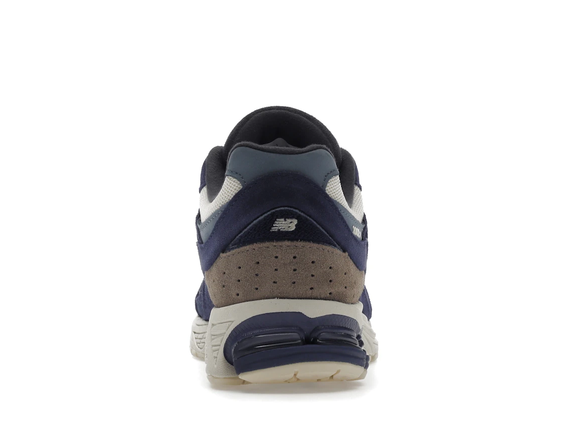 Vue 28 de New Balance 2002R Light Cream Purple