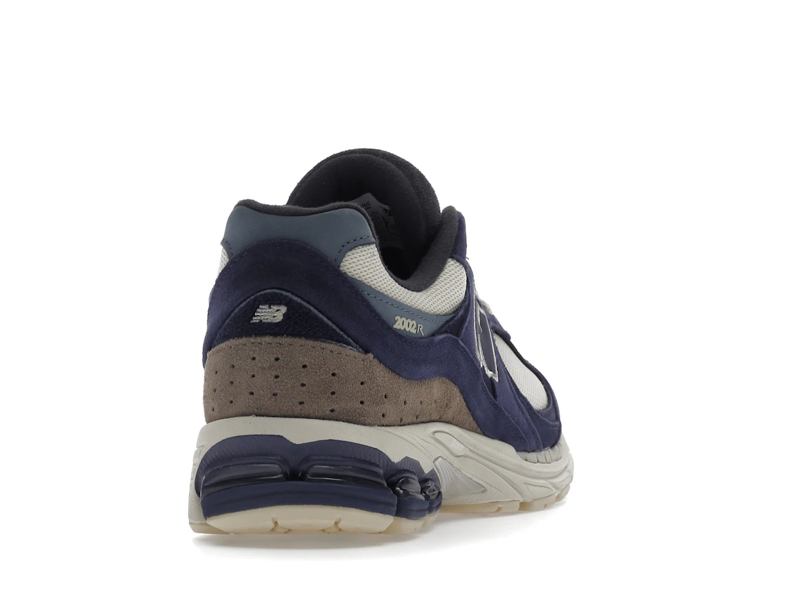 Vue 30 de New Balance 2002R Light Cream Purple