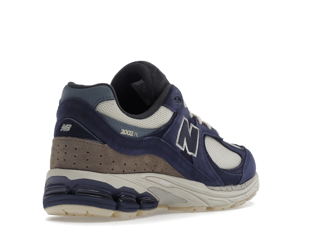 Vue 32 de New Balance 2002R Light Cream Purple