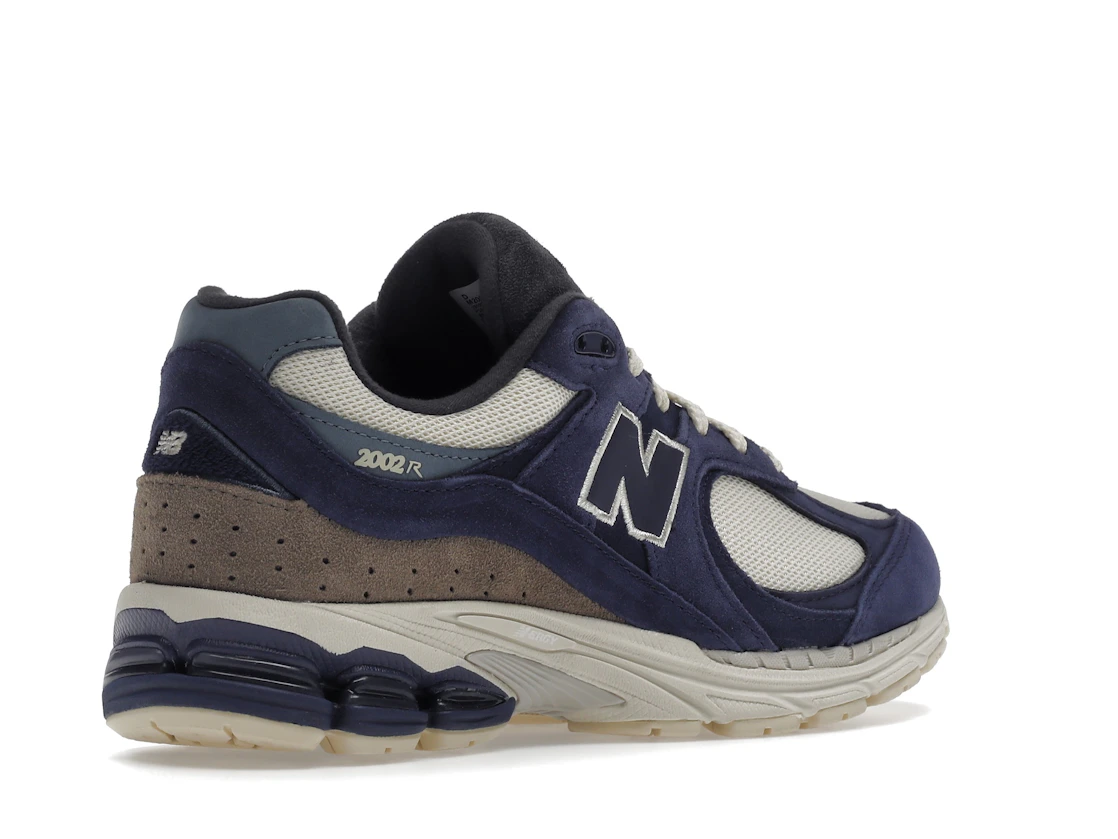 Vue 33 de New Balance 2002R Light Cream Purple