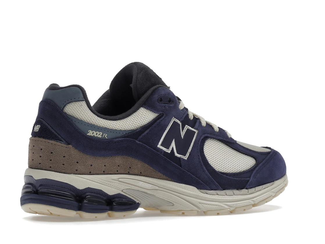 Vue 34 de New Balance 2002R Light Cream Purple