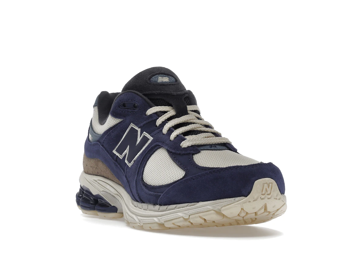 Vue 7 de New Balance 2002R Light Cream Purple