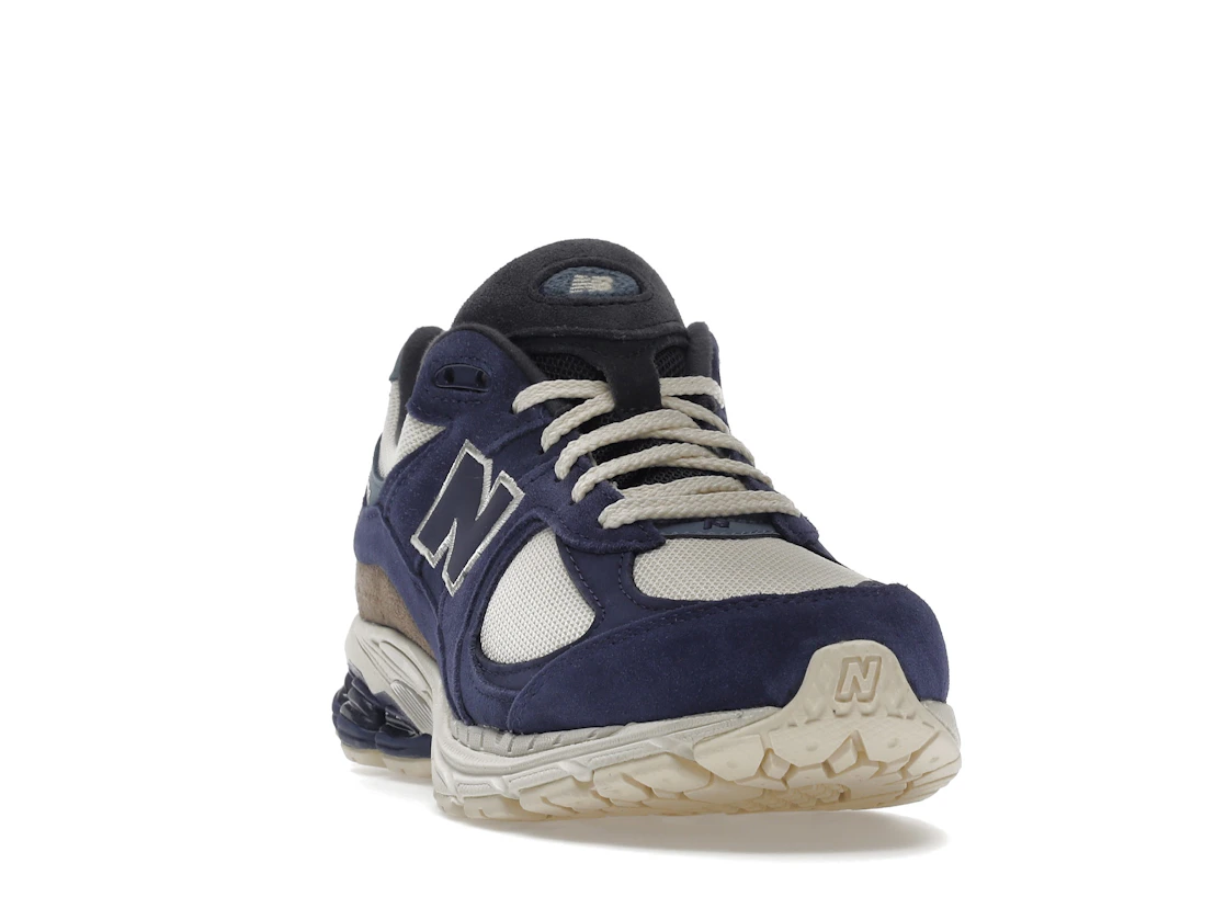 Vue 8 de New Balance 2002R Light Cream Purple