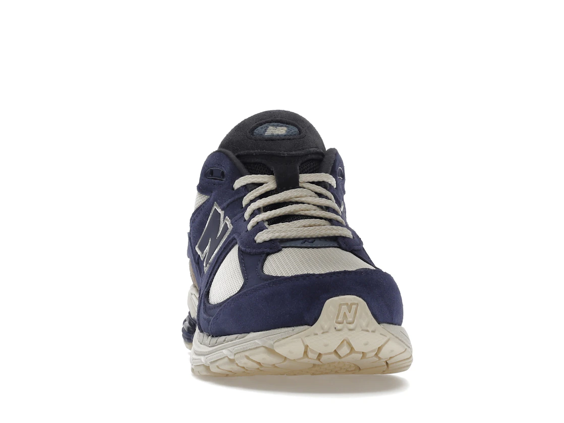 Vue 9 de New Balance 2002R Light Cream Purple