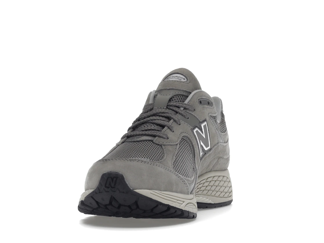 Vue 12 de New Balance 2002R Marblehead Light Aluminum