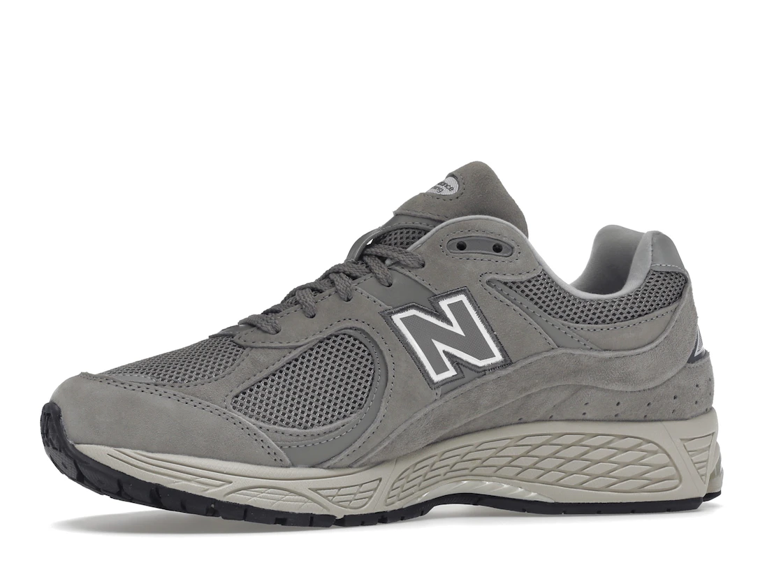 Vue 17 de New Balance 2002R Marblehead Light Aluminum