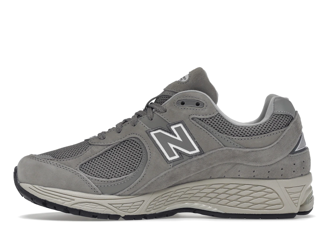 Vue 19 de New Balance 2002R Marblehead Light Aluminum