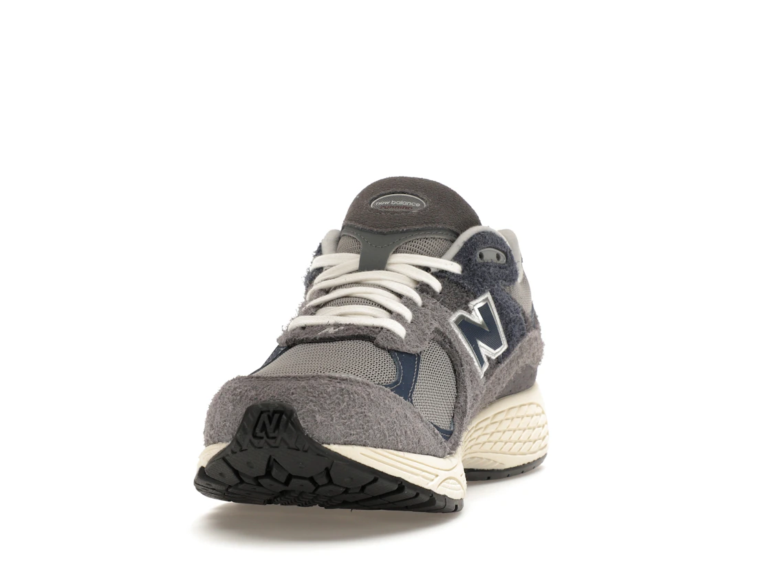 Vue 12 de New Balance 2002R Navy Castlerock