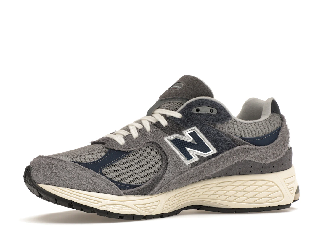 Vue 17 de New Balance 2002R Navy Castlerock