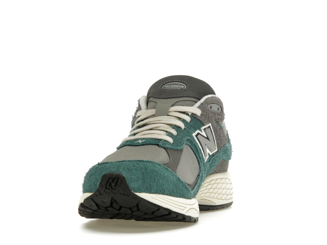 Vue 12 de New Balance 2002R New Spruce Magnet