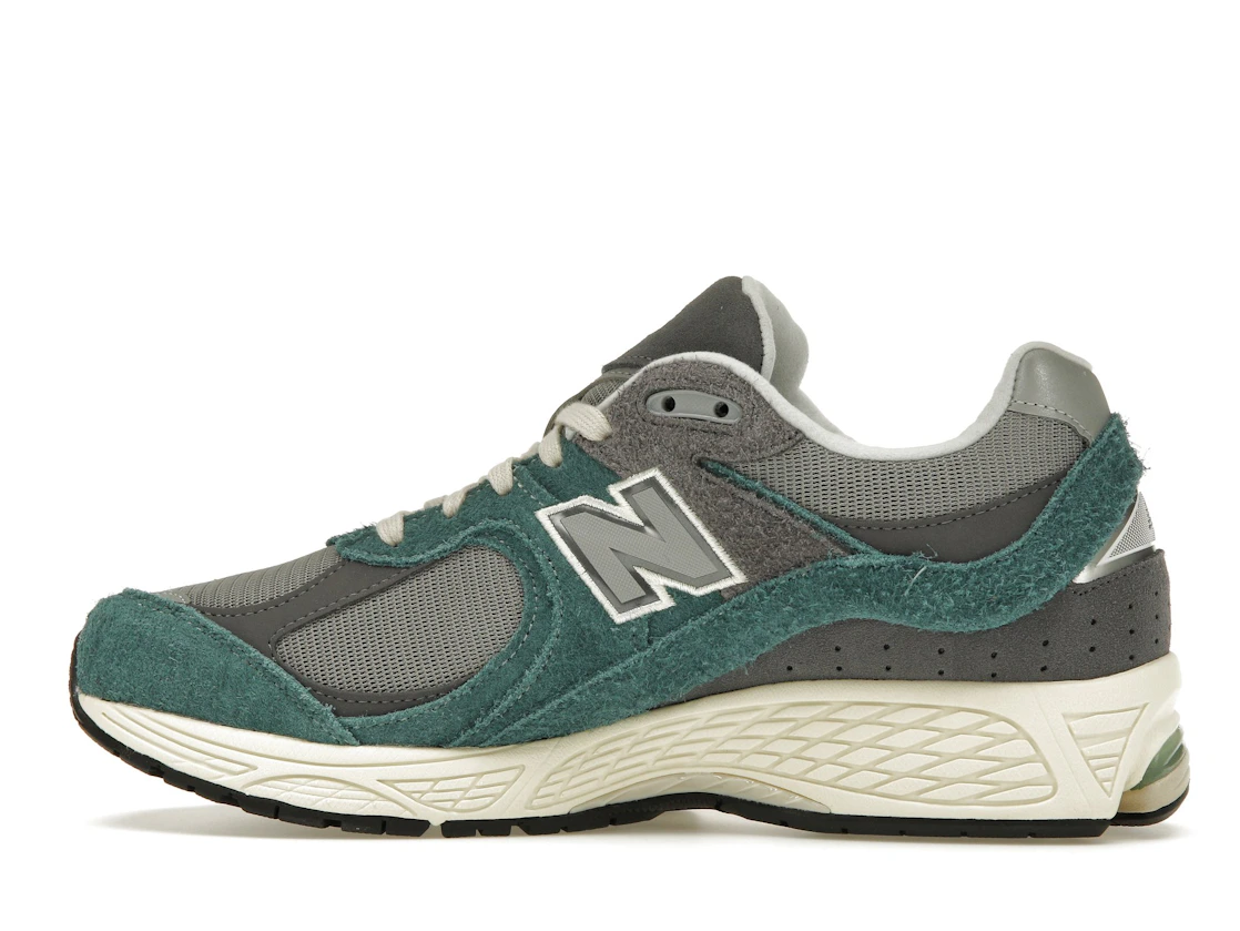 Vue 20 de New Balance 2002R New Spruce Magnet