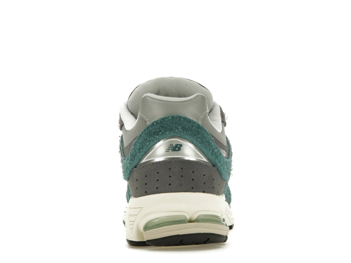 Vue 28 de New Balance 2002R New Spruce Magnet