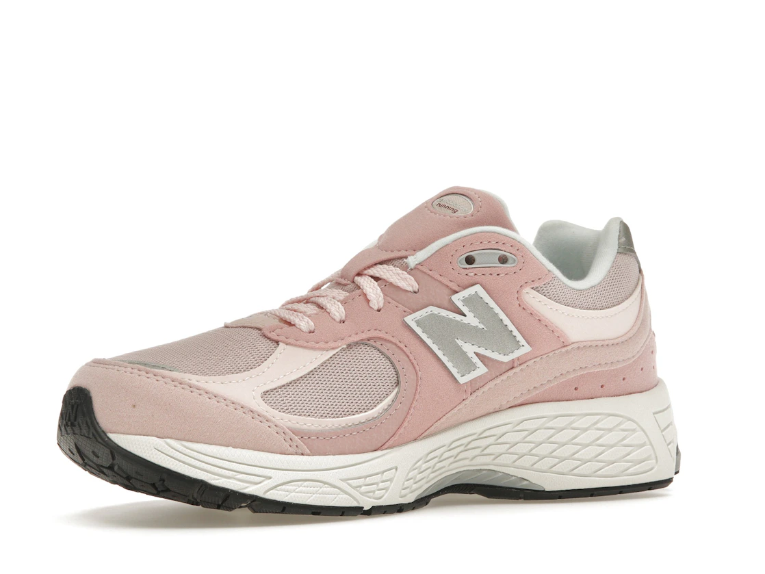 Vue 16 de New Balance 2002R Pink Sand (GS)