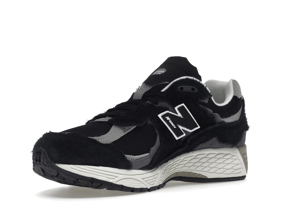 Vue 15 de New Balance 2002R Protection Pack Black Grey