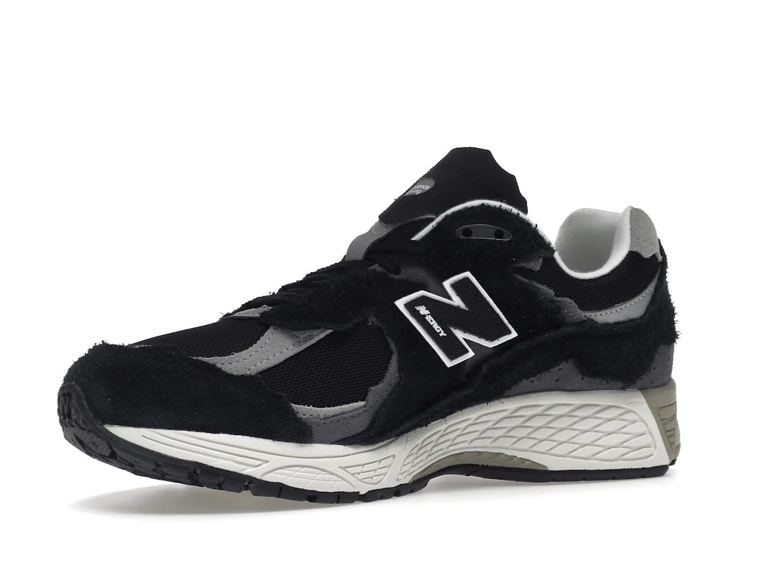 Vue 16 de New Balance 2002R Protection Pack Black Grey