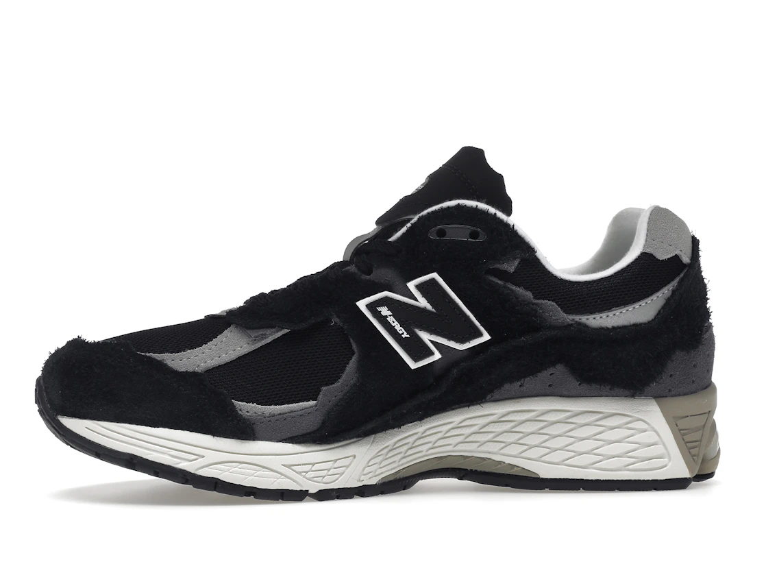 Vue 18 de New Balance 2002R Protection Pack Black Grey