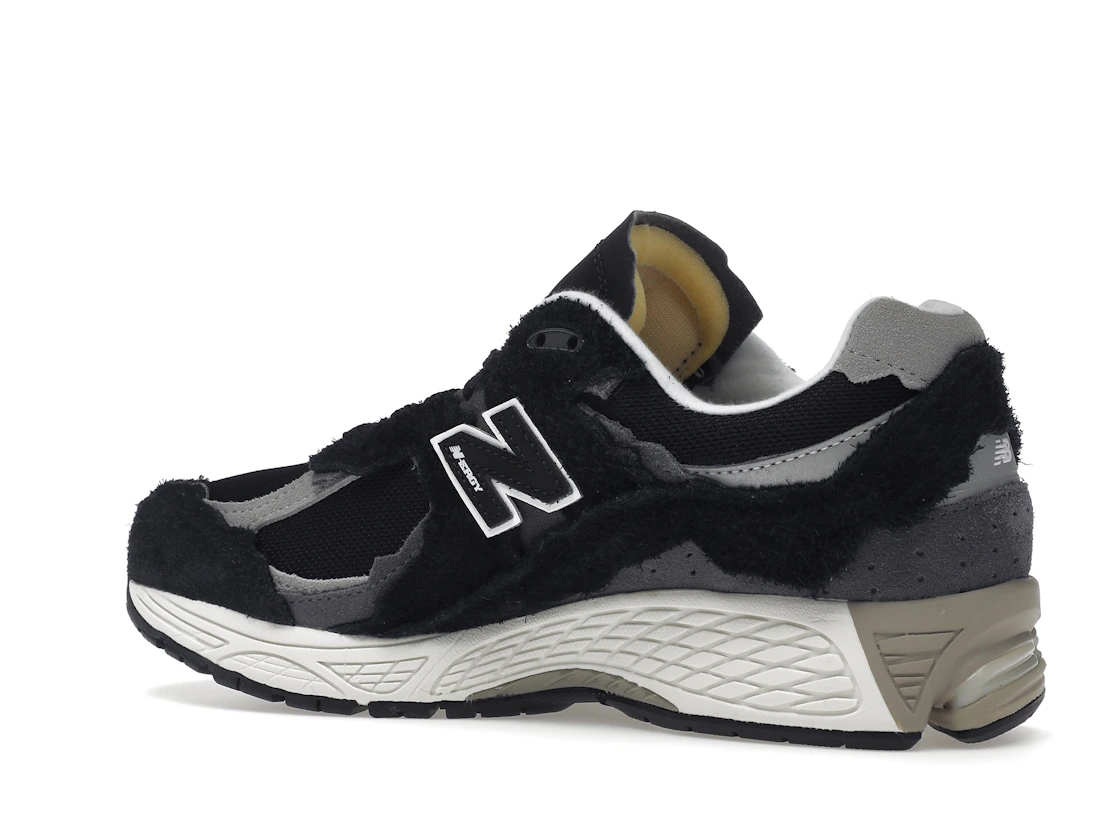 Vue 22 de New Balance 2002R Protection Pack Black Grey