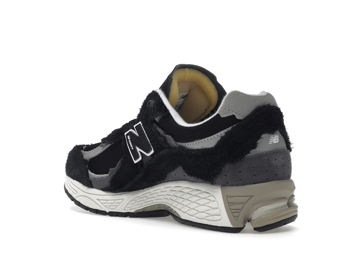 Vue 24 de New Balance 2002R Protection Pack Black Grey
