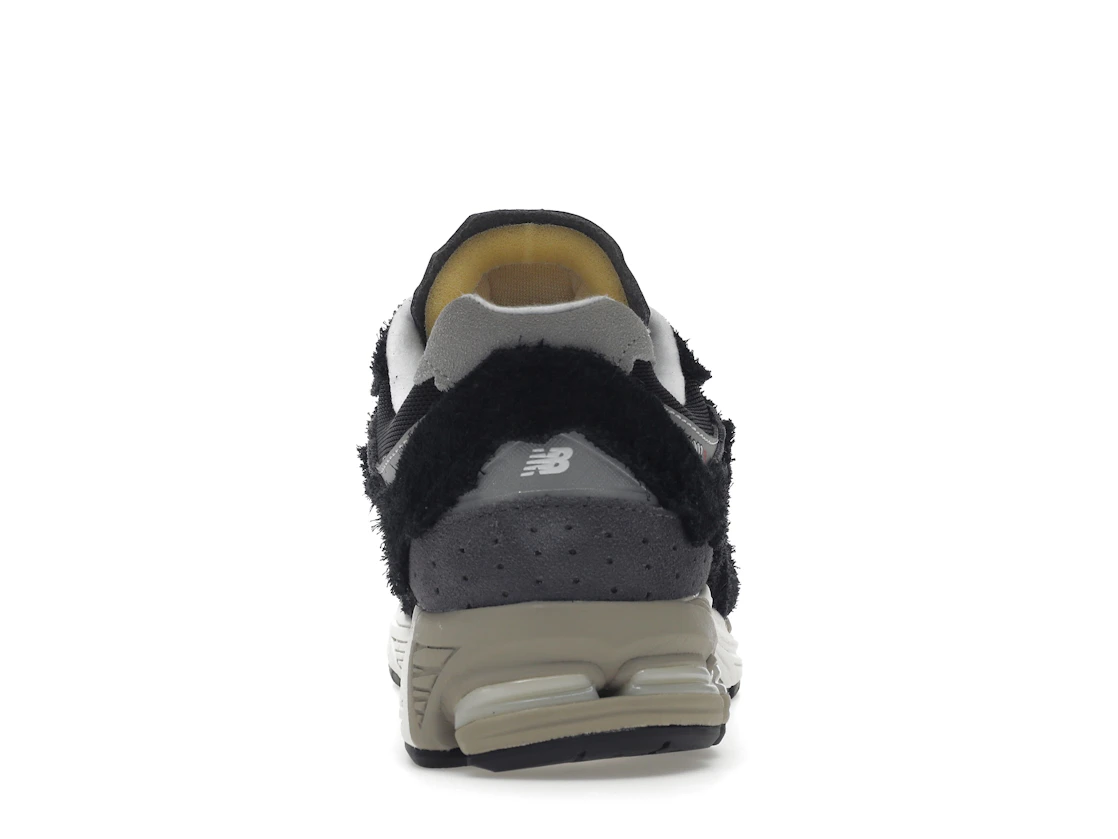 Vue 28 de New Balance 2002R Protection Pack Black Grey