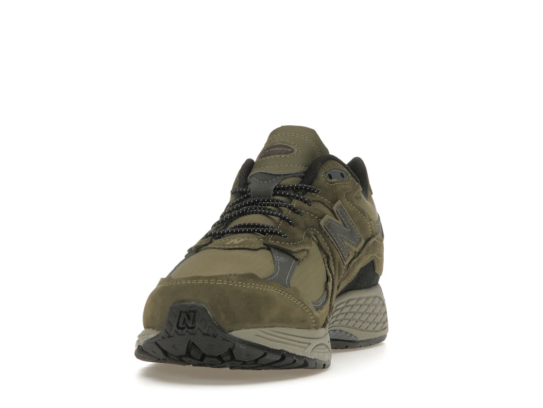 Vue 12 de New Balance 2002R Protection Pack Dark Moss