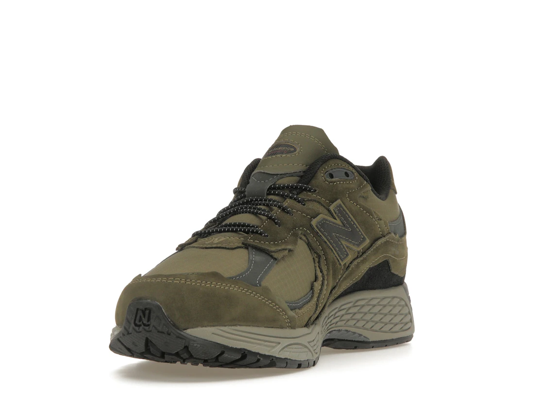 Vue 13 de New Balance 2002R Protection Pack Dark Moss