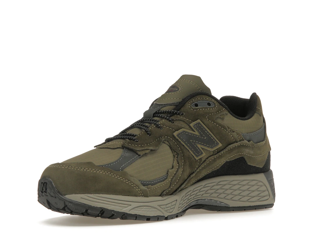 Vue 15 de New Balance 2002R Protection Pack Dark Moss