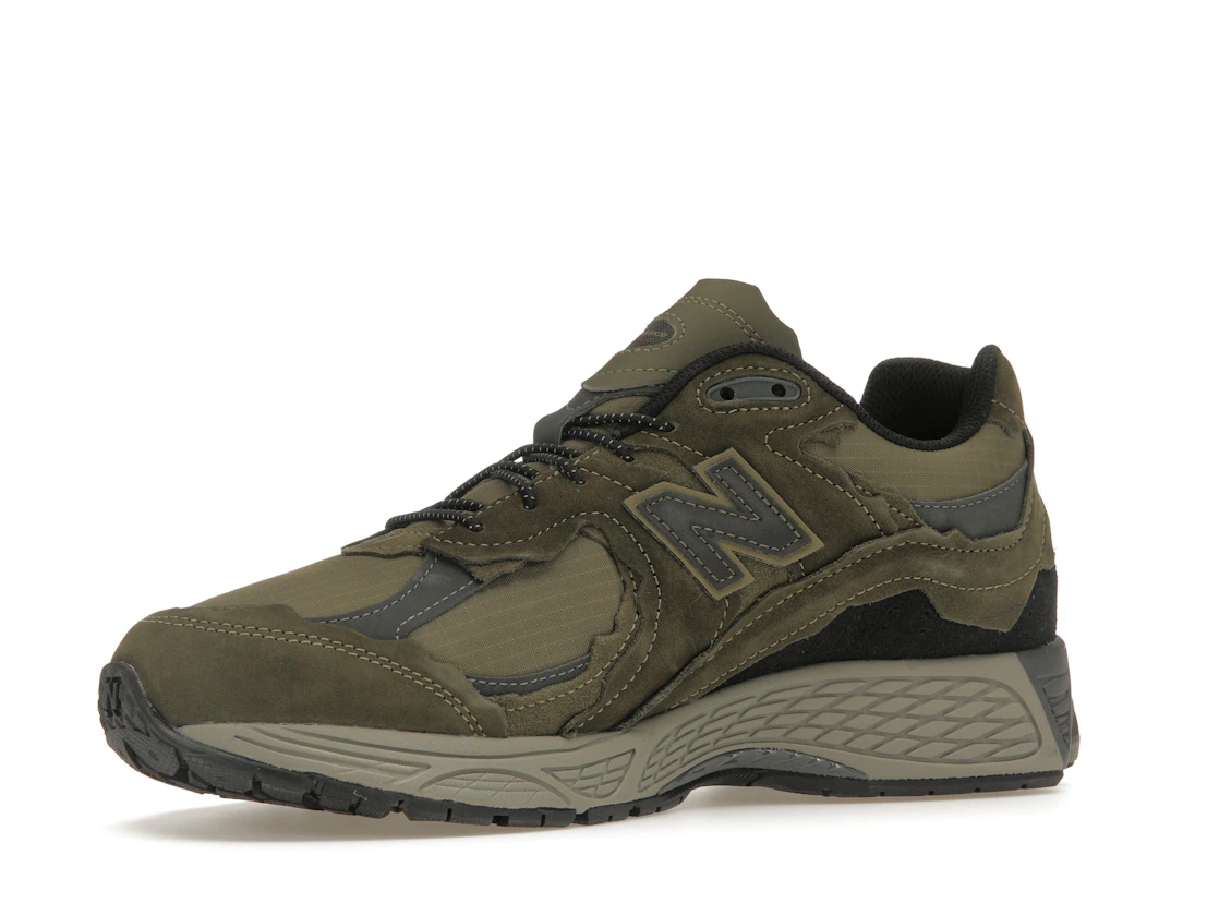Vue 16 de New Balance 2002R Protection Pack Dark Moss