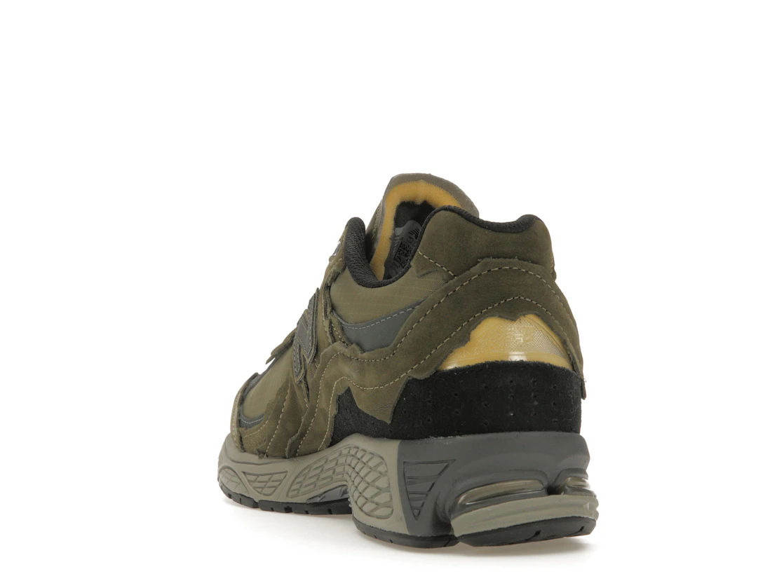 Vue 26 de New Balance 2002R Protection Pack Dark Moss