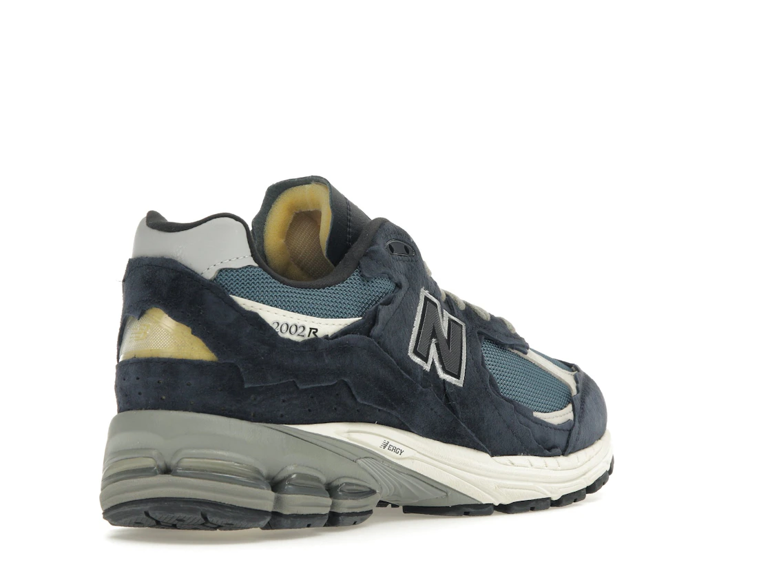 Vue 32 de New Balance 2002R Protection Pack Dark Navy