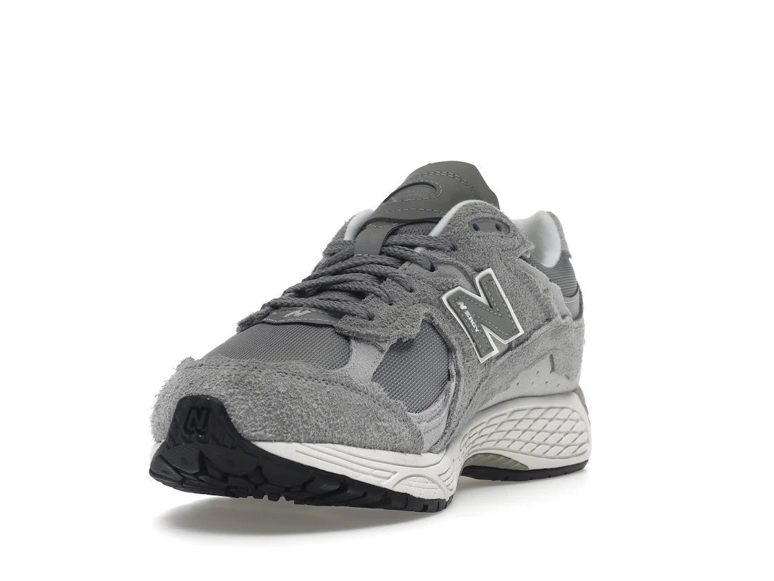 Vue 13 de New Balance 2002R Protection Pack Grey