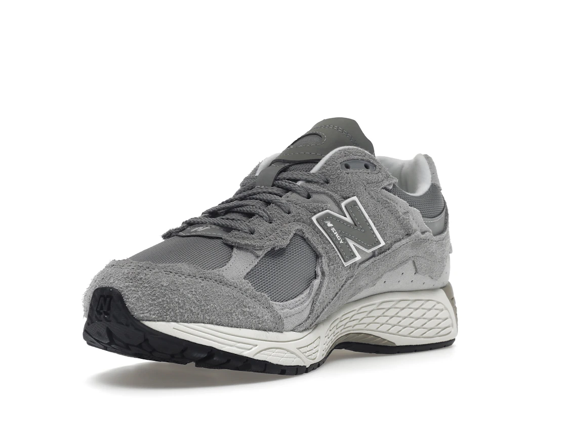 Vue 14 de New Balance 2002R Protection Pack Grey