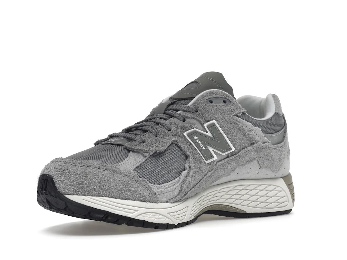Vue 15 de New Balance 2002R Protection Pack Grey