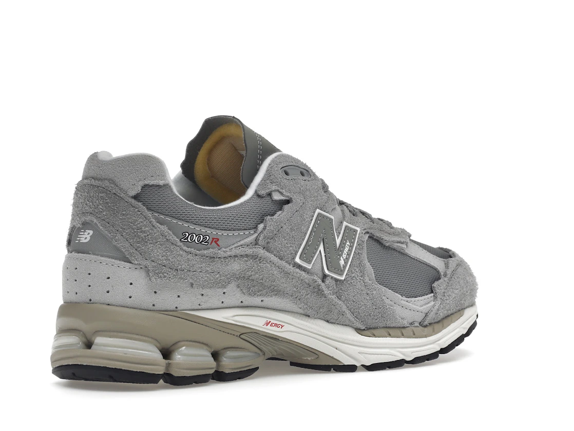 Vue 33 de New Balance 2002R Protection Pack Grey