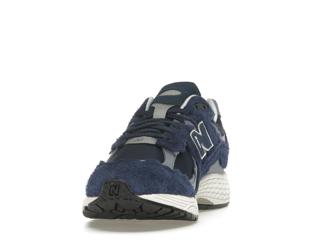 Vue 12 de New Balance 2002R Protection Pack Navy Grey