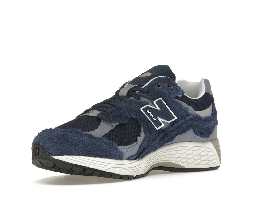 Vue 15 de New Balance 2002R Protection Pack Navy Grey