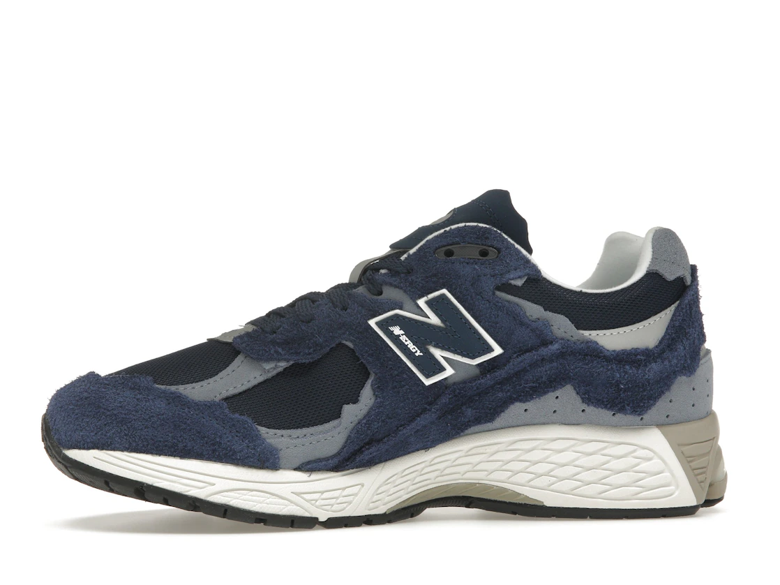 Vue 18 de New Balance 2002R Protection Pack Navy Grey