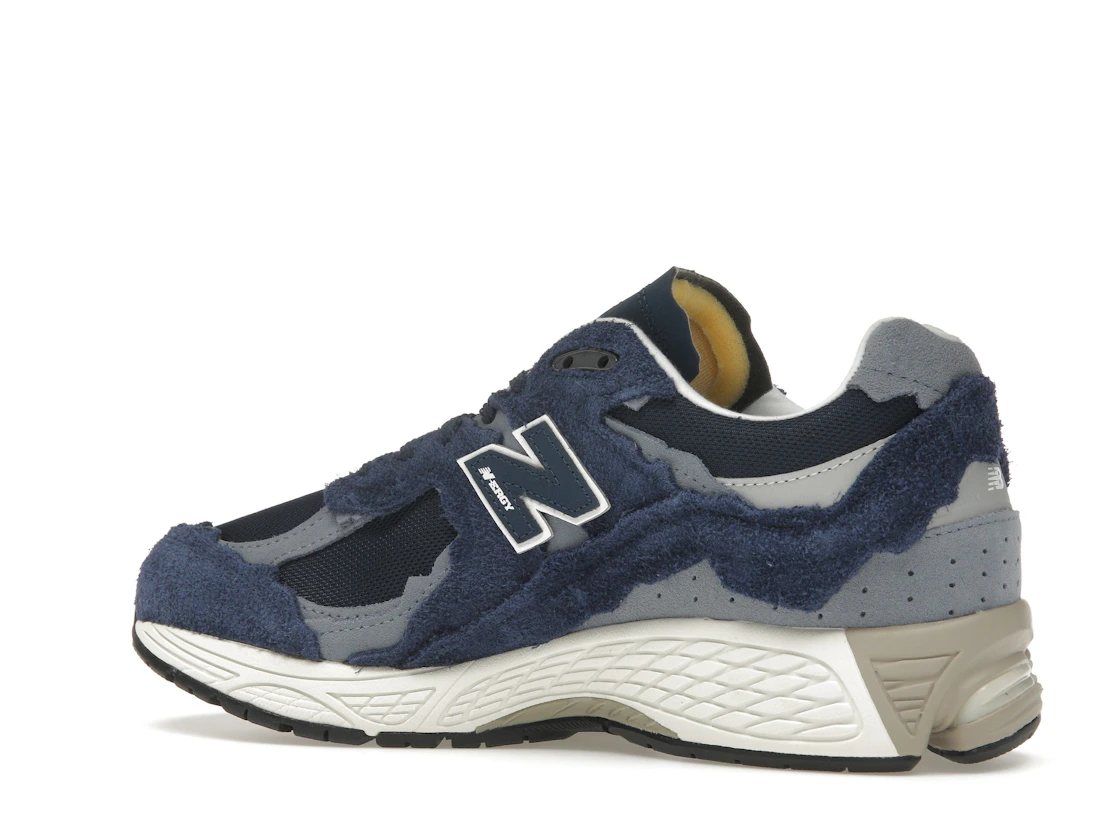 Vue 22 de New Balance 2002R Protection Pack Navy Grey
