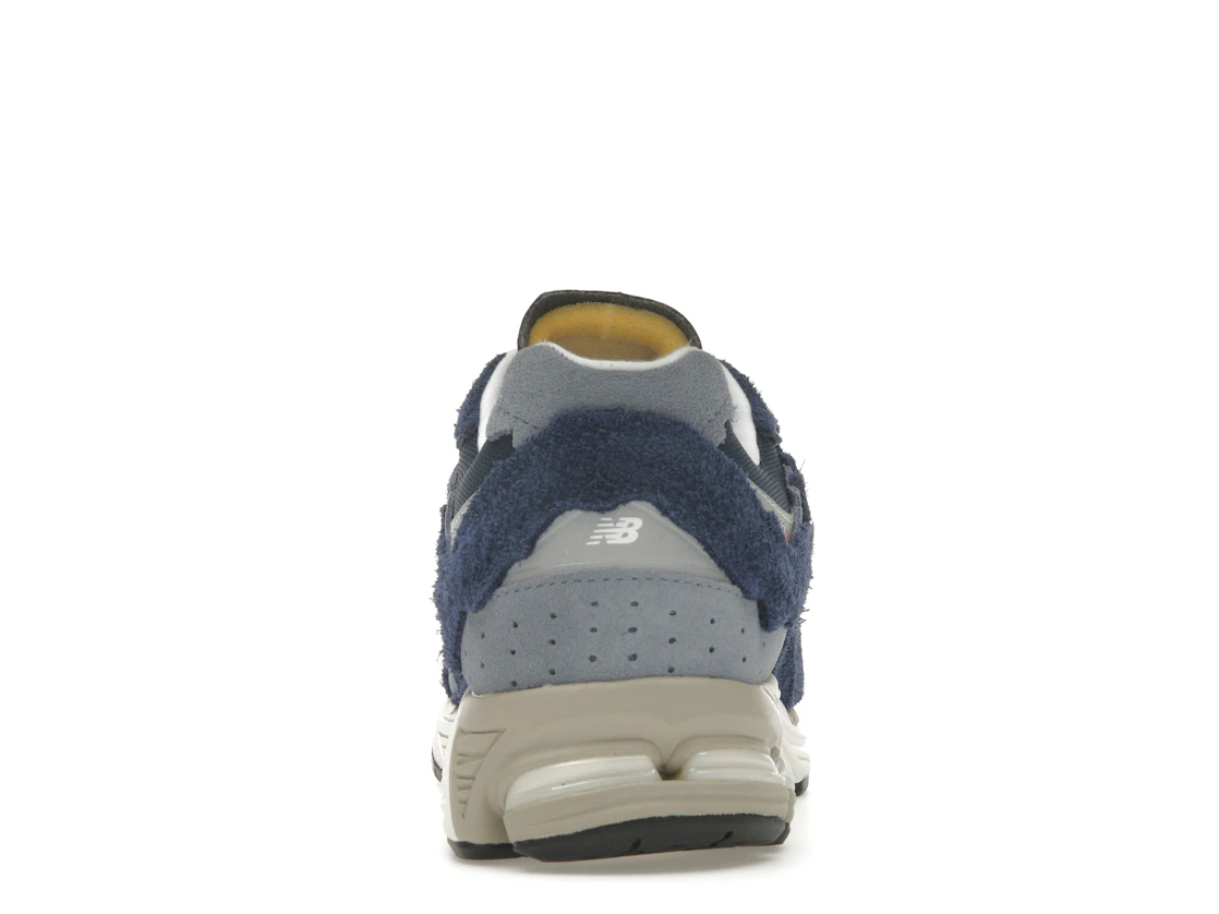 Vue 28 de New Balance 2002R Protection Pack Navy Grey